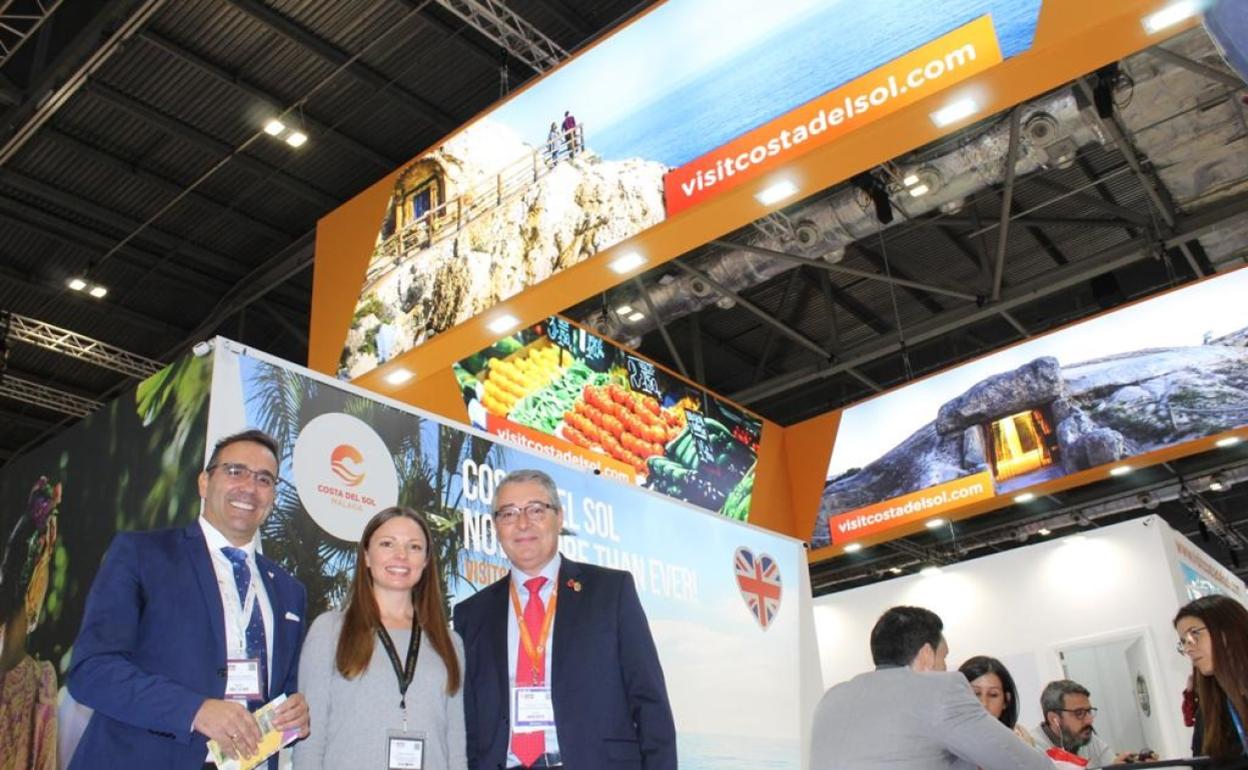 El edil de Turismo y el alcalde rinconero, este lunes en la WTM de Londres. 
