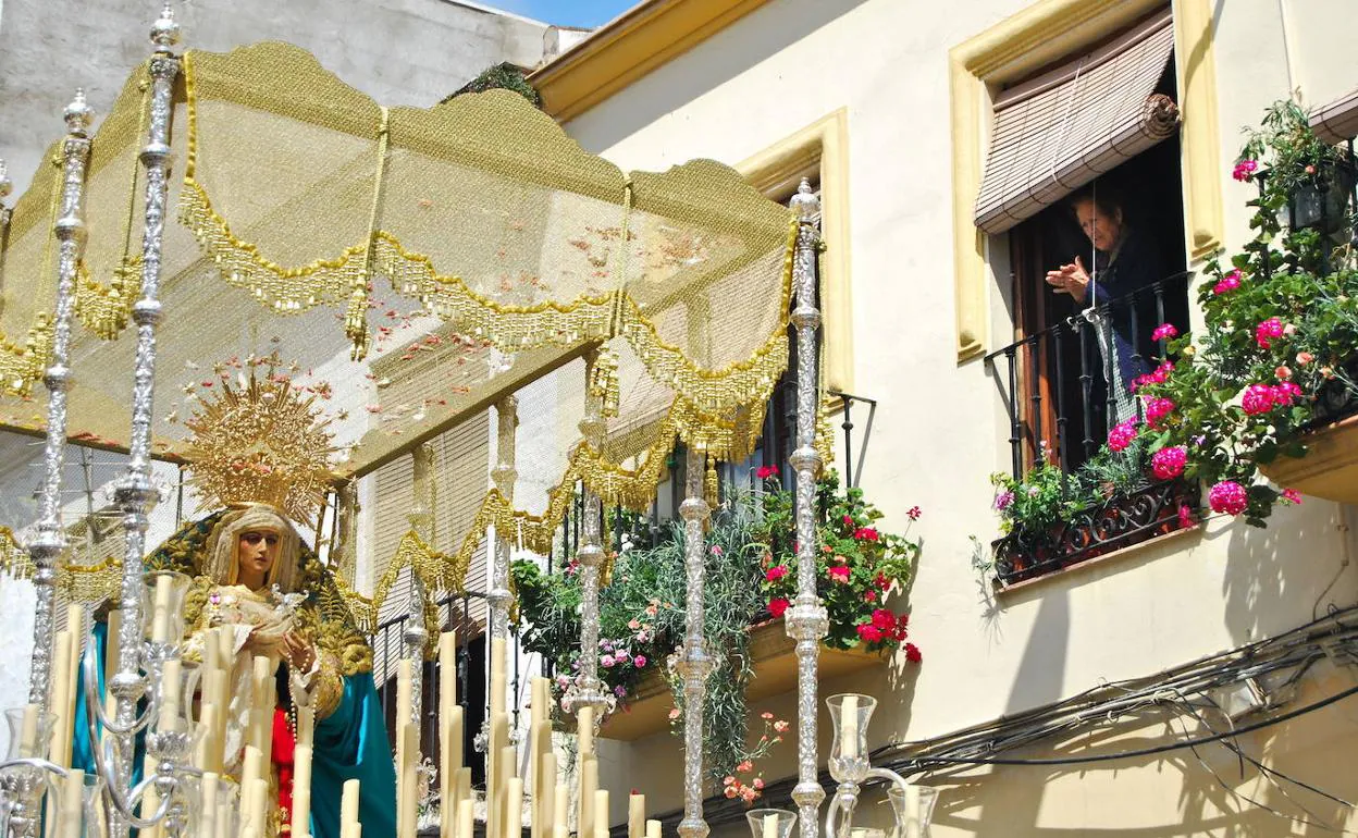 La Virgen del Dulce Nombre, en su salida del Domingo de Ramos. 