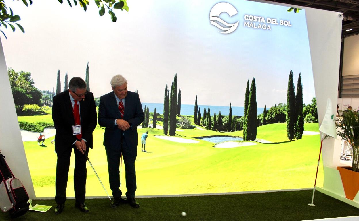 El alcalde rinconero, Francisco Salado, en la WTM de Londres. 