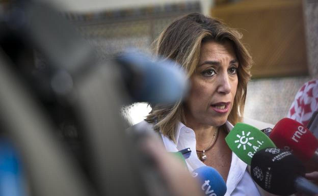 Susana Díaz ante los medios (archivo).