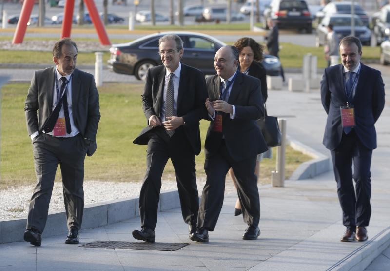 Entre los asistentes se encuentran referentes internacionales como el actor y empresario malagueño Antonio Banderas; el presidente de SEAT, Luca de Meo; el consejero delegado de Repsol, Josu Jon Imaz, y el presidente de CaixaBank, Jordi Gual.