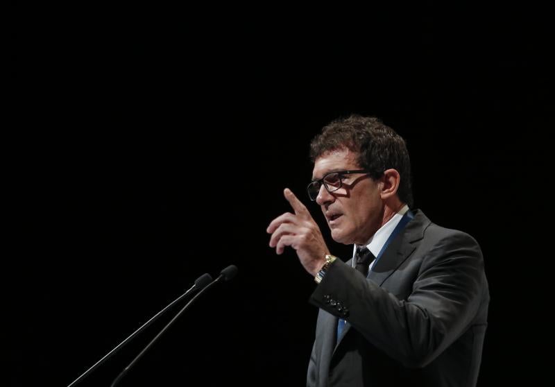 Entre los asistentes se encuentran referentes internacionales como el actor y empresario malagueño Antonio Banderas; el presidente de SEAT, Luca de Meo; el consejero delegado de Repsol, Josu Jon Imaz, y el presidente de CaixaBank, Jordi Gual.