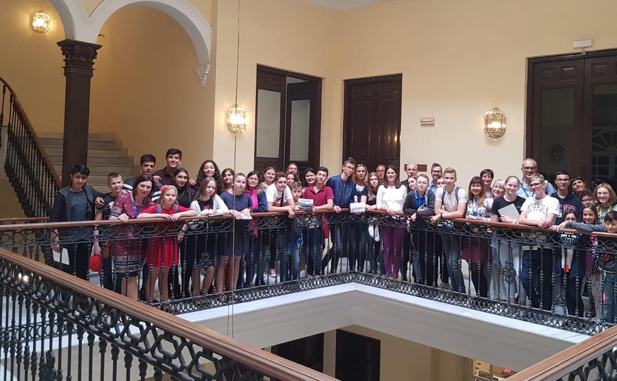 Acogida de los estudiantes y profesores del programa Erasmus en el Archivo Municipal. 