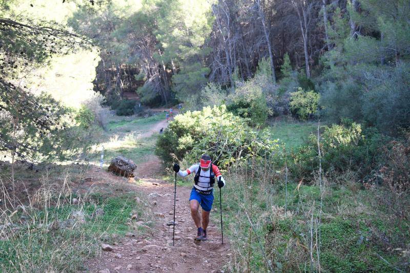 Imágenes de la 18ª edición del mítico recorrido por la sierra alhaurina donde han participado un total de 1.450 corredores 