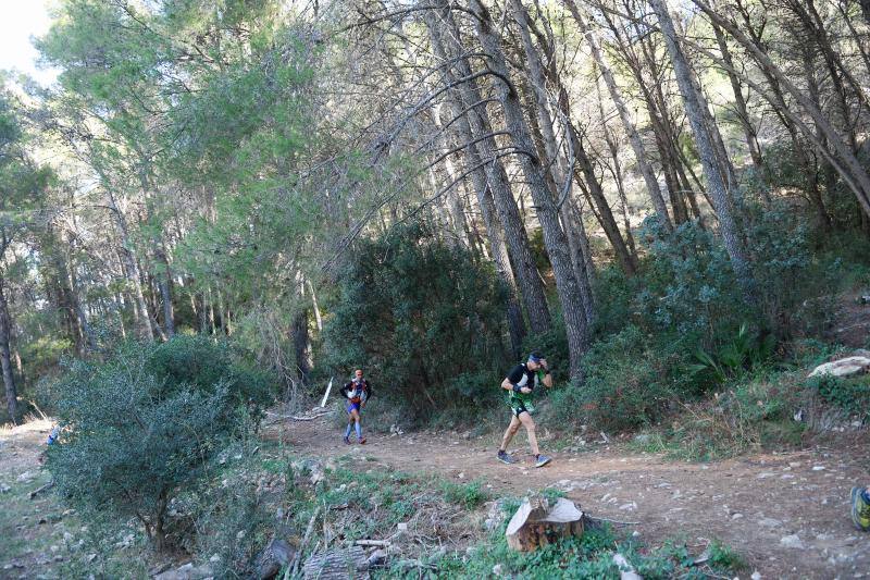 Imágenes de la 18ª edición del mítico recorrido por la sierra alhaurina donde han participado un total de 1.450 corredores 