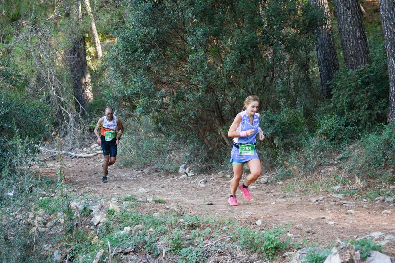 Imágenes de la 18ª edición del mítico recorrido por la sierra alhaurina donde han participado un total de 1.450 corredores 