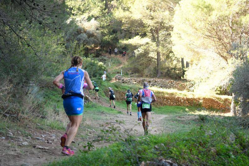 Imágenes de la 18ª edición del mítico recorrido por la sierra alhaurina donde han participado un total de 1.450 corredores 