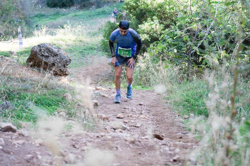 Imágenes de la 18ª edición del mítico recorrido por la sierra alhaurina donde han participado un total de 1.450 corredores 