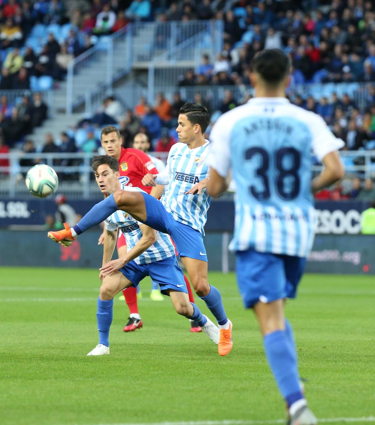 Las novedades en el once son Juanpi, Benkhemassa y Diego González 