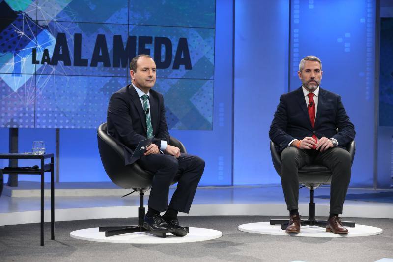 Ignacio López (PSOE), Juan Carlos Maldonado (CS) y Patricia Rueda (Vox) participan en el programa que dirige y presenta Manuel Castillo