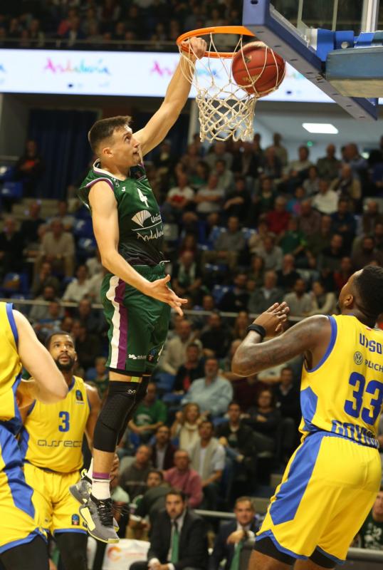 El Unicaja se mostró muy superior al conjunto polaco 