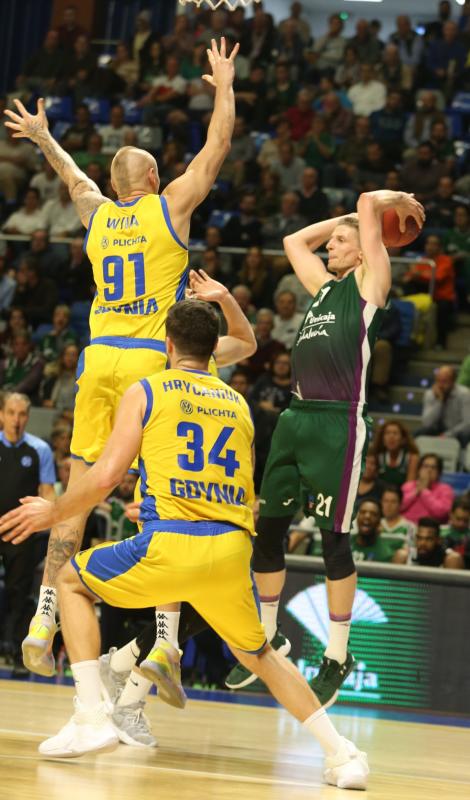 El Unicaja se mostró muy superior al conjunto polaco 