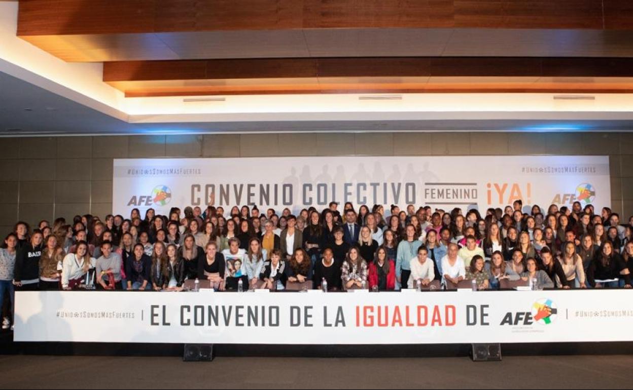 Las futbolistas, en huelga indefinida para pedir un «convenio femenino ya»