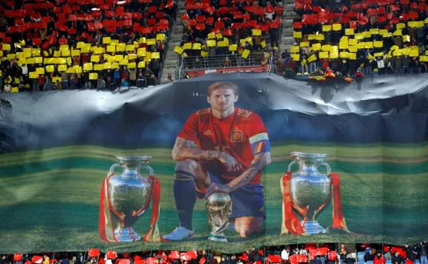 Sergio Ramos, homenajeado por su récord con La Roja
