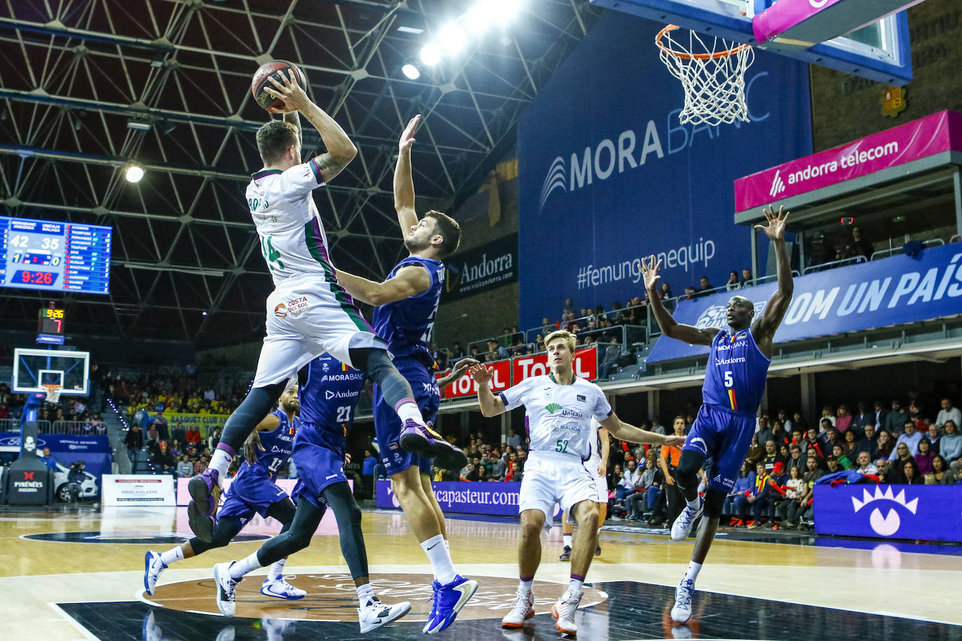 El Unicaja cae en la cancha del Andorra