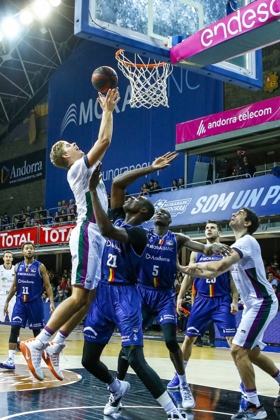 El Unicaja cae en la cancha del Andorra