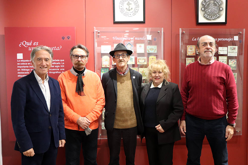 José Manuel Moreno, Francisco Cumpián, Juan Miguel González, Isabel Romero y Jesús García durante el encuentro literario del Ciclo ‘Poesía es Vino’