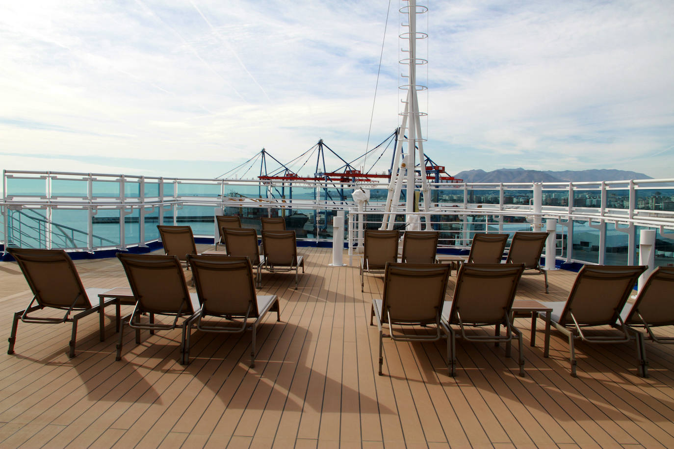 El nuevo barco de la compañía de cruceros de lujo Princess ha atracado en la capital malagueña apenas un mes después de su inauguración 