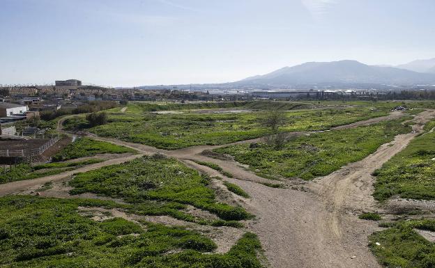 Vista de los suelos de Amoniaco, donde está previsto un nuevo barrio de 1.420 viviendas. 