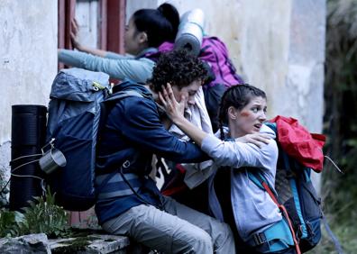 Imagen secundaria 1 - Daniel Ibañez, Alexandra Pino, Songa Park, Carlos Suárez y Lucas Miramón protagonizan 'Caminantes'.