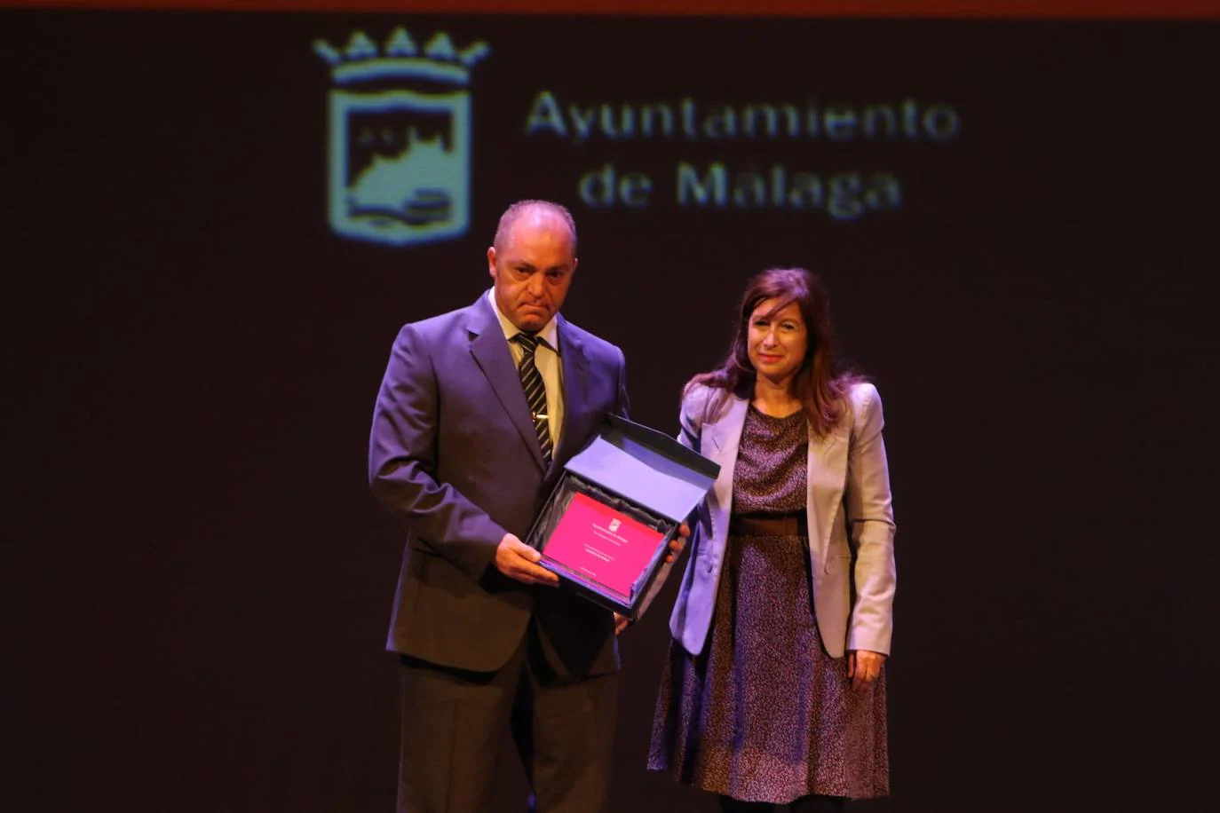 El Teatro Cervantes acoge una gala para favorecer la eliminación de la violencia contra la mujer: en la foto Francisco José Selles y Gemma del Corral.