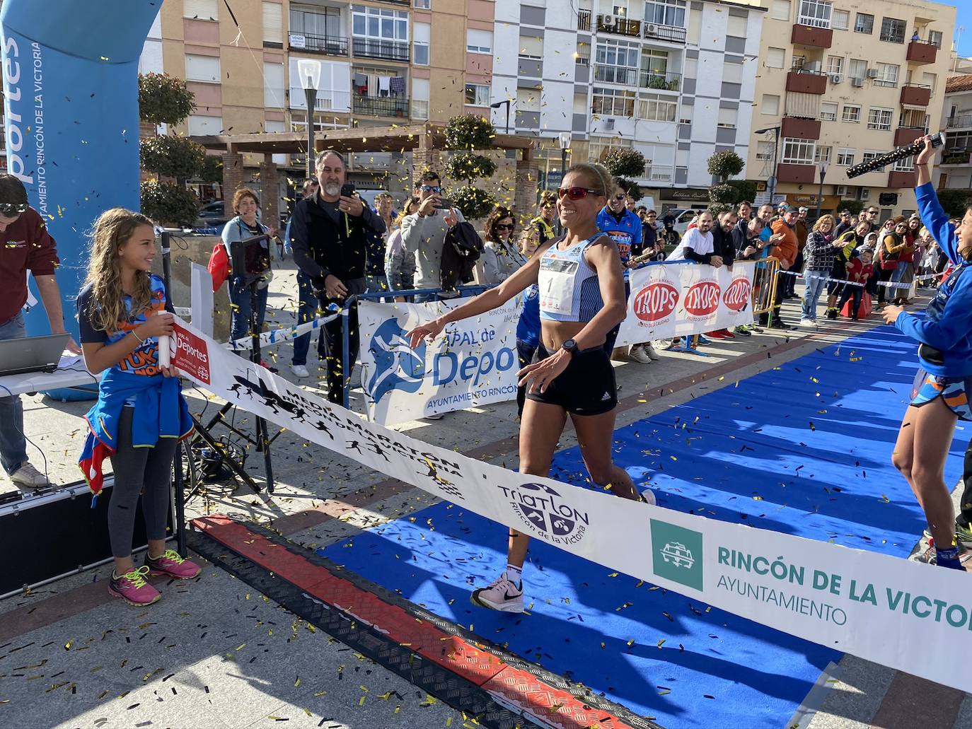 Los corredores Abdelhadi El Moaziz, del Cueva de Nerja-UMA, y Janine Lima, del Atletismo Málaga, se alzaron con la victoria.
