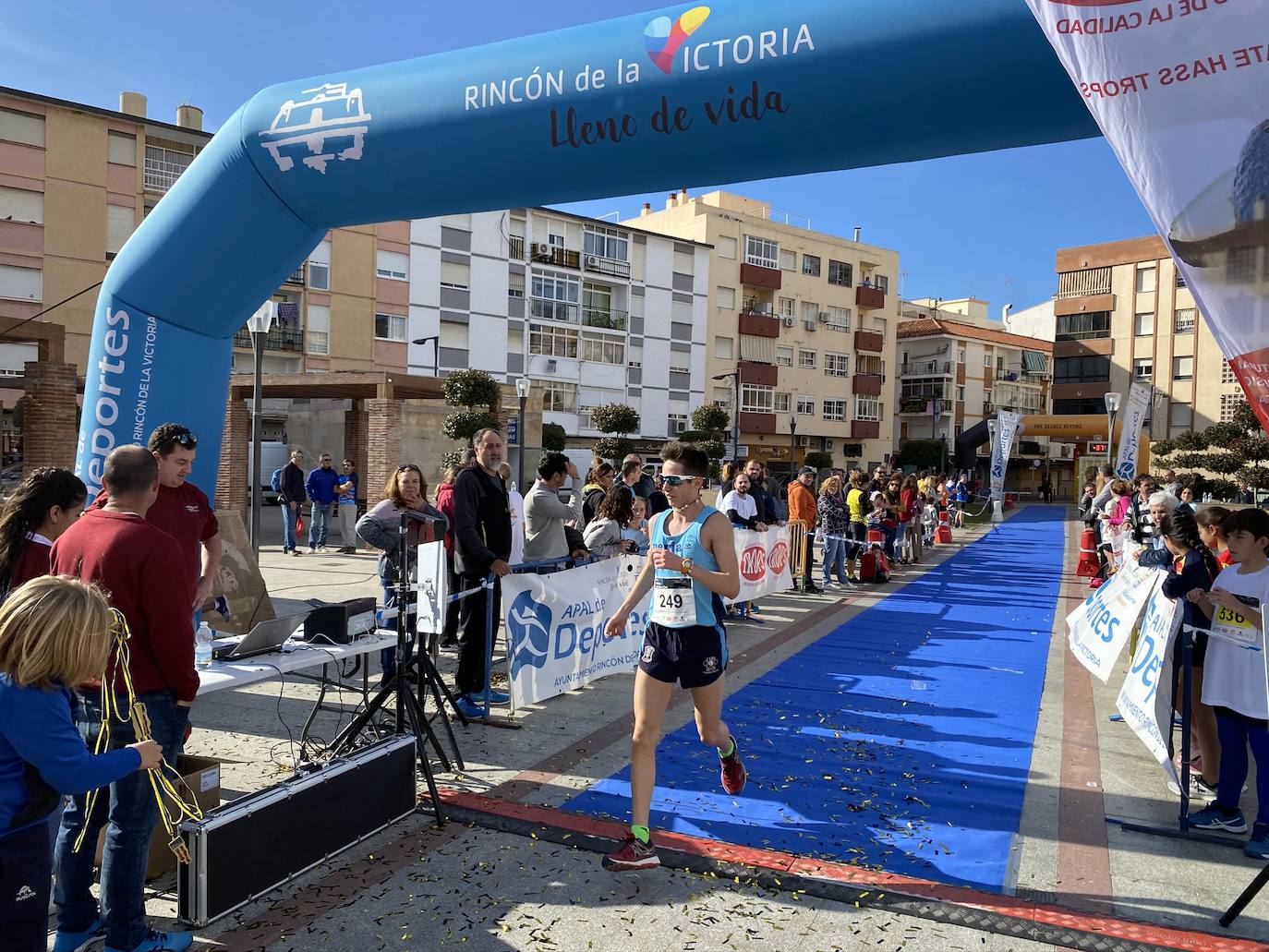 Los corredores Abdelhadi El Moaziz, del Cueva de Nerja-UMA, y Janine Lima, del Atletismo Málaga, se alzaron con la victoria.
