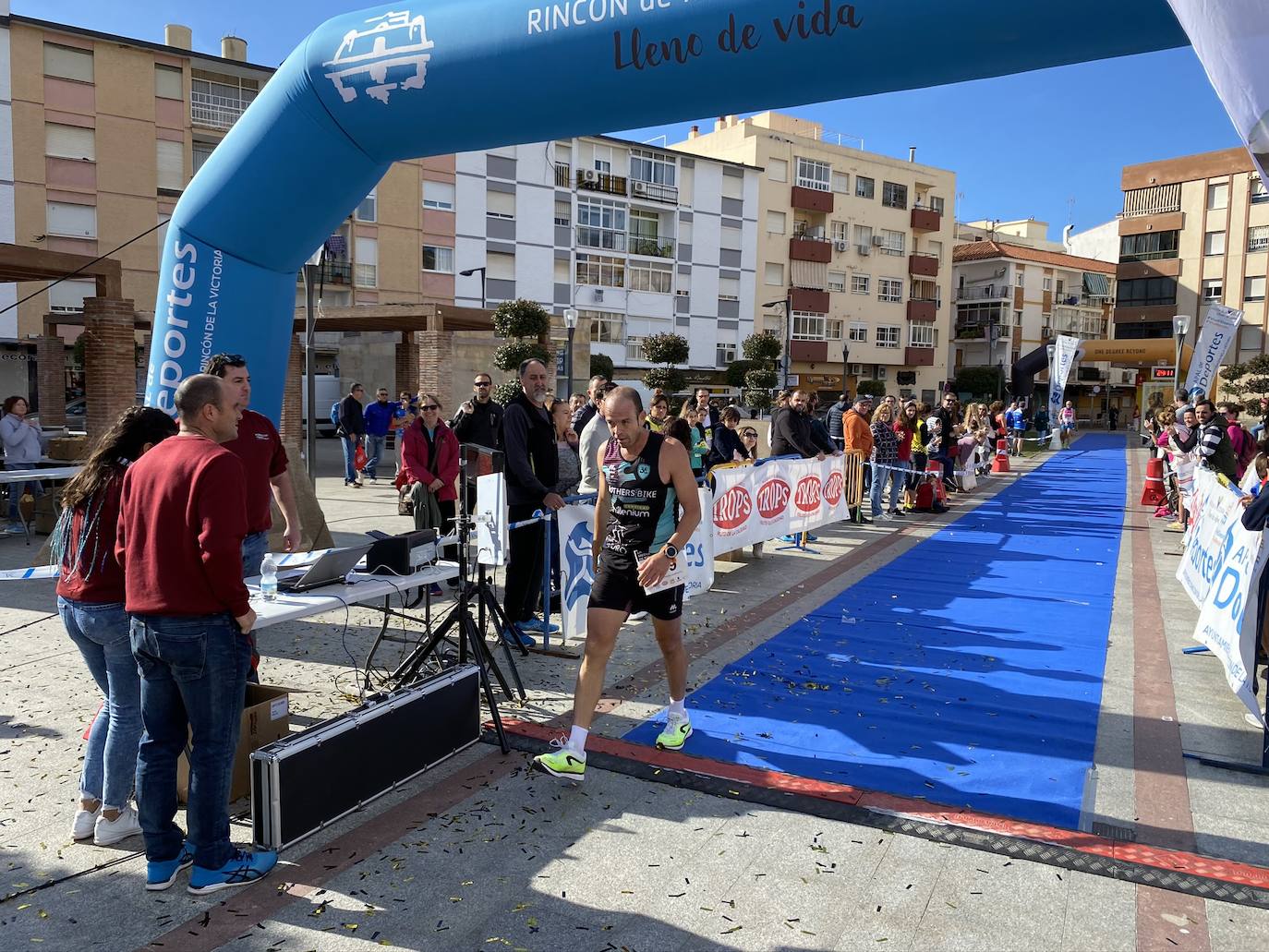 Los corredores Abdelhadi El Moaziz, del Cueva de Nerja-UMA, y Janine Lima, del Atletismo Málaga, se alzaron con la victoria.