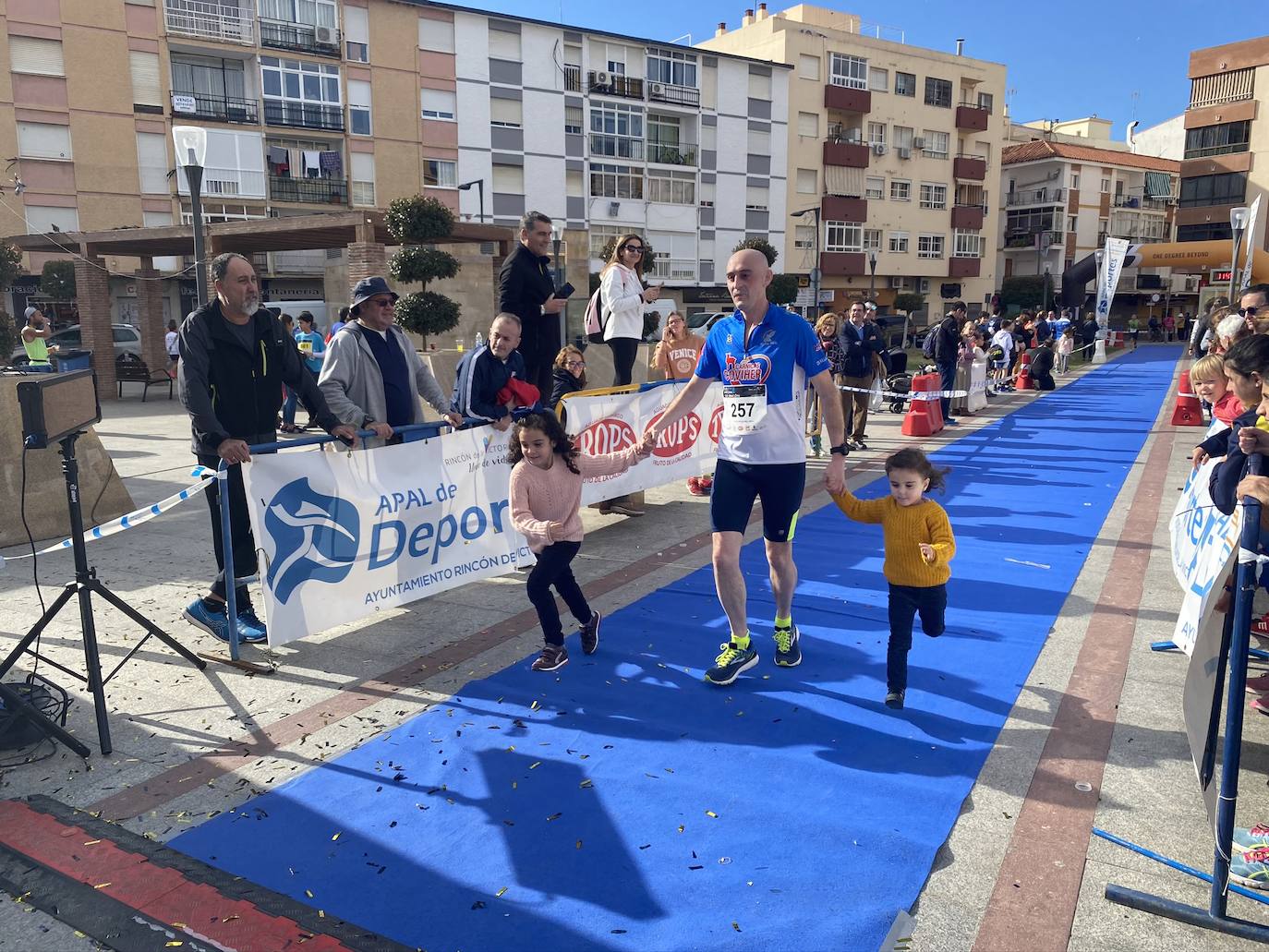 Los corredores Abdelhadi El Moaziz, del Cueva de Nerja-UMA, y Janine Lima, del Atletismo Málaga, se alzaron con la victoria.