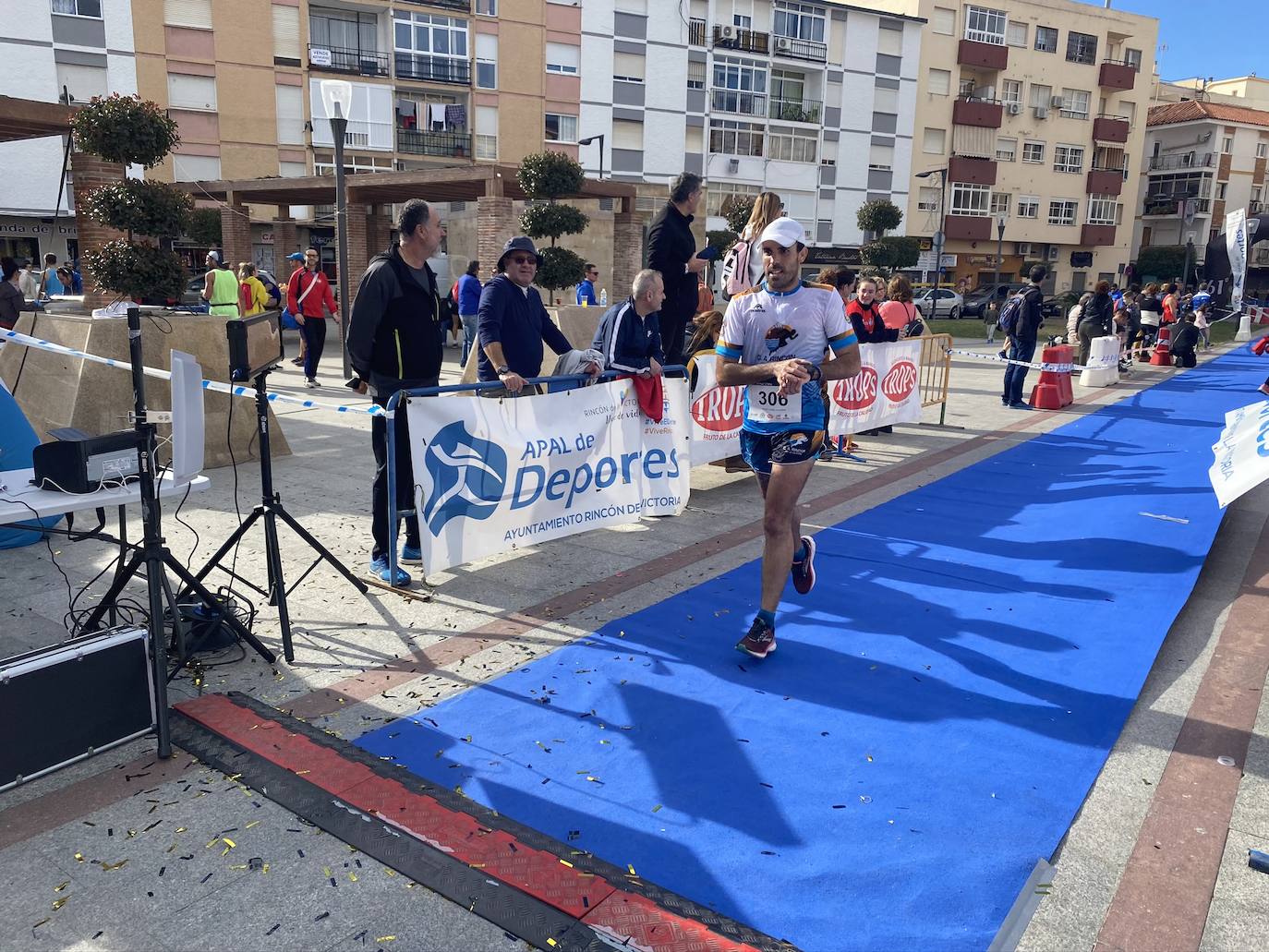 Los corredores Abdelhadi El Moaziz, del Cueva de Nerja-UMA, y Janine Lima, del Atletismo Málaga, se alzaron con la victoria.