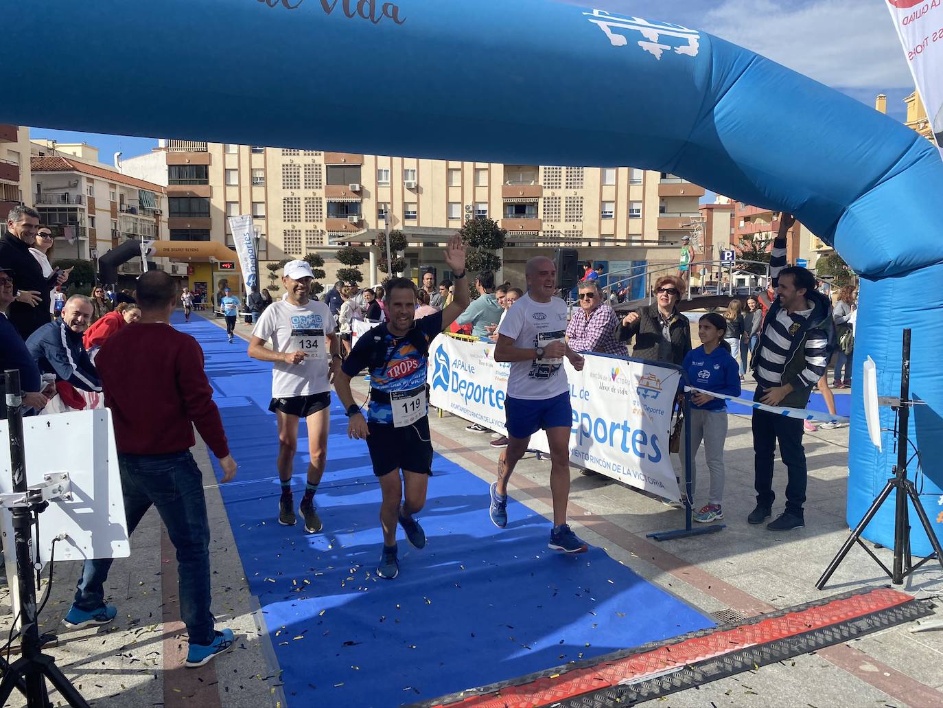 Los corredores Abdelhadi El Moaziz, del Cueva de Nerja-UMA, y Janine Lima, del Atletismo Málaga, se alzaron con la victoria.