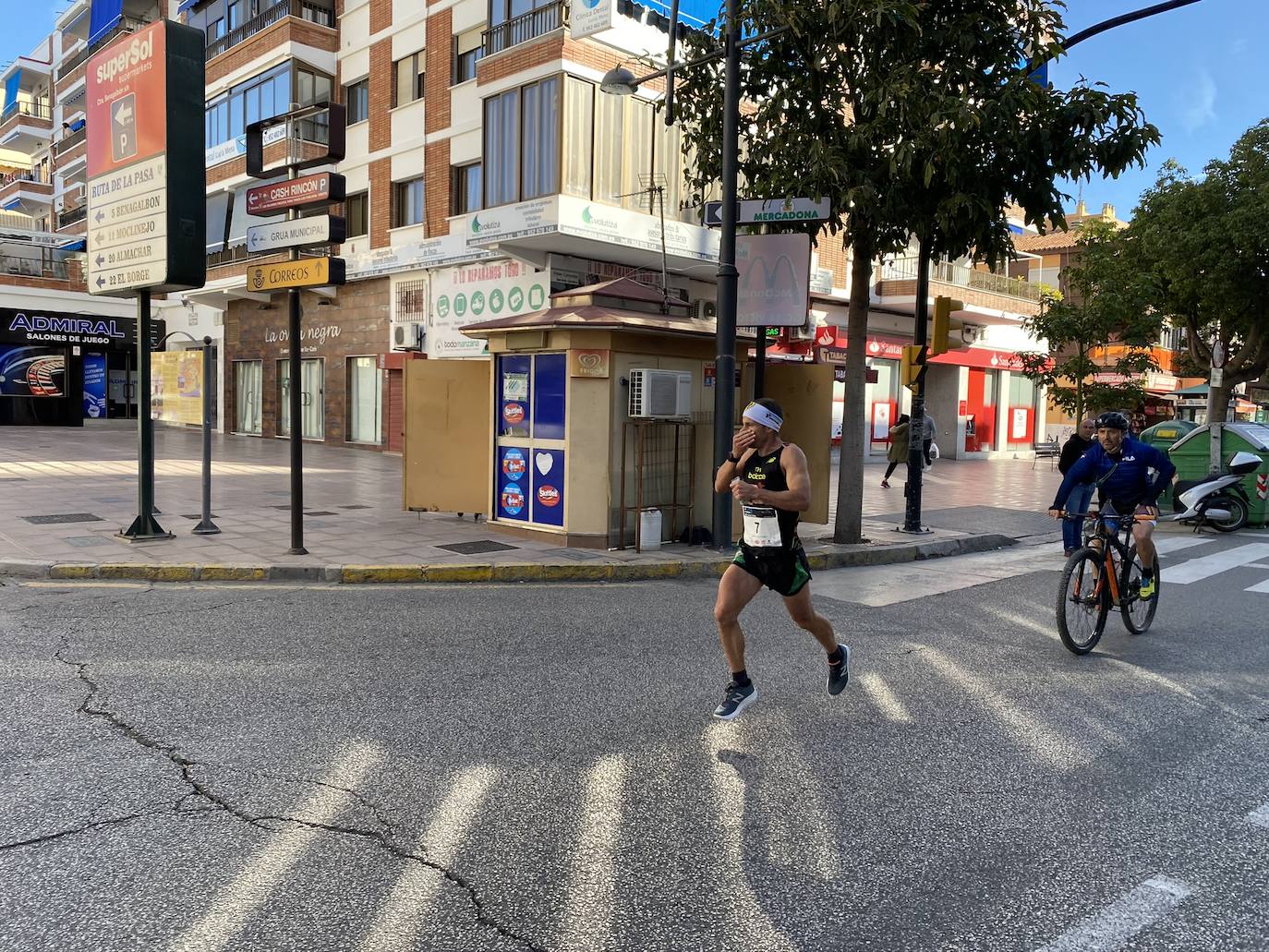 Los corredores Abdelhadi El Moaziz, del Cueva de Nerja-UMA, y Janine Lima, del Atletismo Málaga, se alzaron con la victoria.