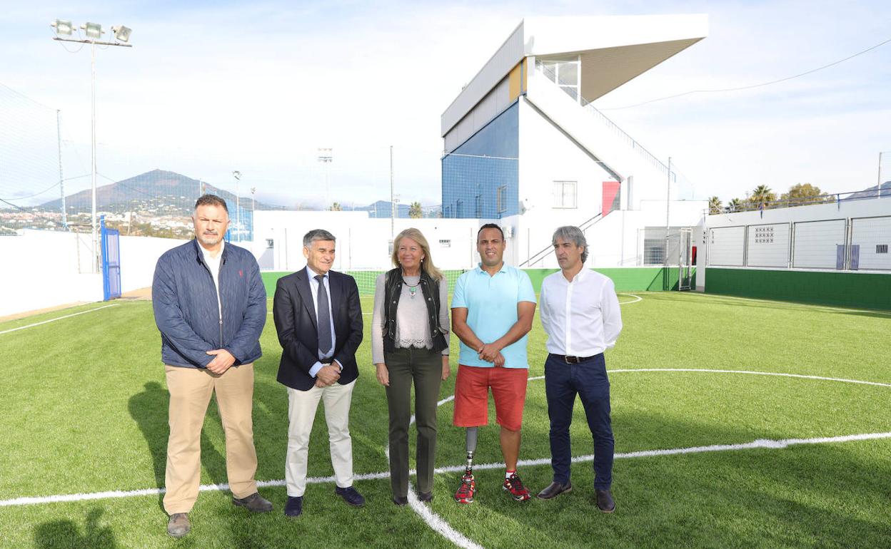 La regidora, en su visita al nuevo campo de fútbol. 