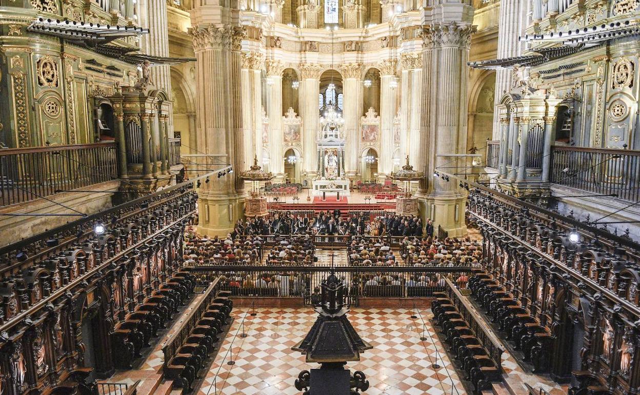 La Catedral ya acogió una exposición de tronos por el 75º aniversario de la Agrupación en 1996. 