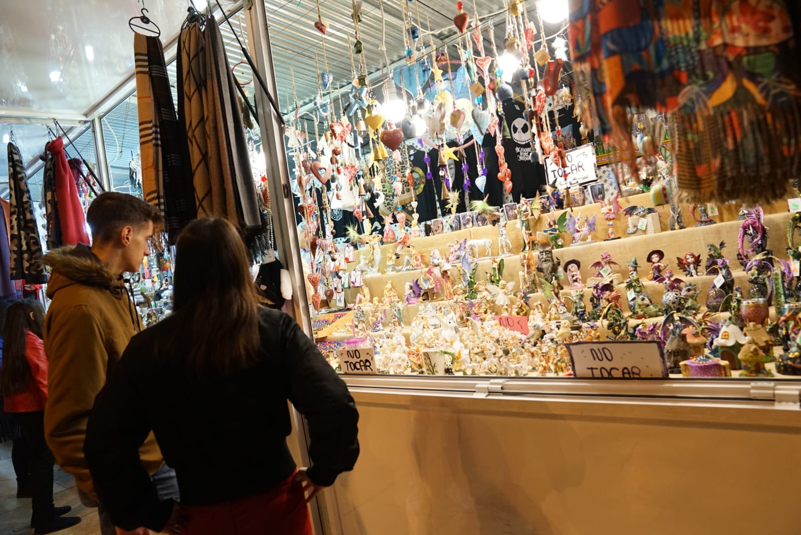 Durante los 40 días que duren los fastos navideños, la calle Larios se transformará en un bosque lleno de hojas y soles