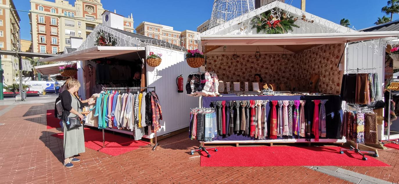 Mercadillo navideño en la plaza de la Marina. 