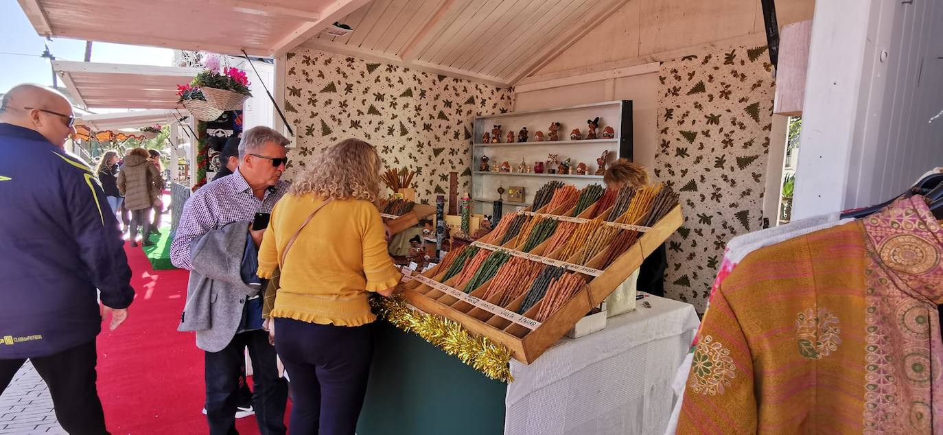 Mercadillo navideño en la plaza de la Marina. 