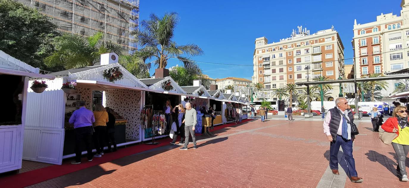 Mercadillo navideño en la plaza de la Marina. 