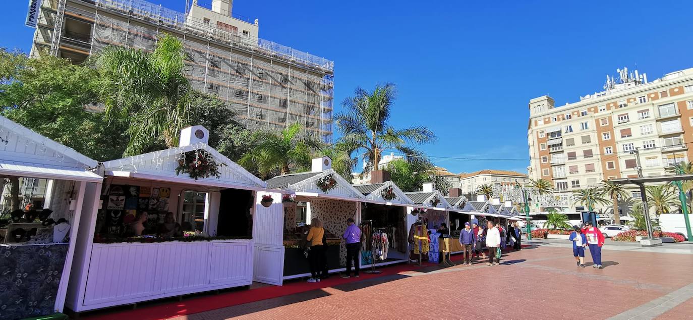 Mercadillo navideño en la plaza de la Marina. 