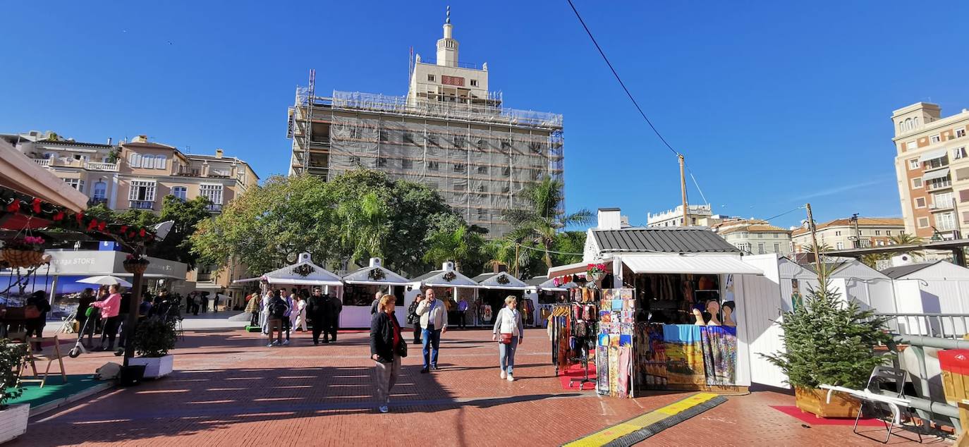 Mercadillo navideño en la plaza de la Marina. 