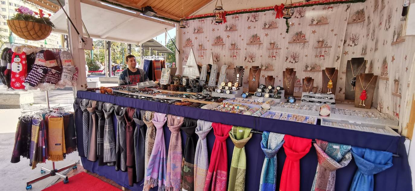 Mercadillo navideño en la plaza de la Marina. 