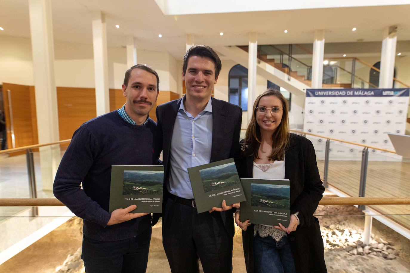 Ángel Fernando Pérez presenta su libro en la Universidad. En la foto, Fernando Serrano, Nicolás Pérez López-Ibor y Alejandra Jiménez.