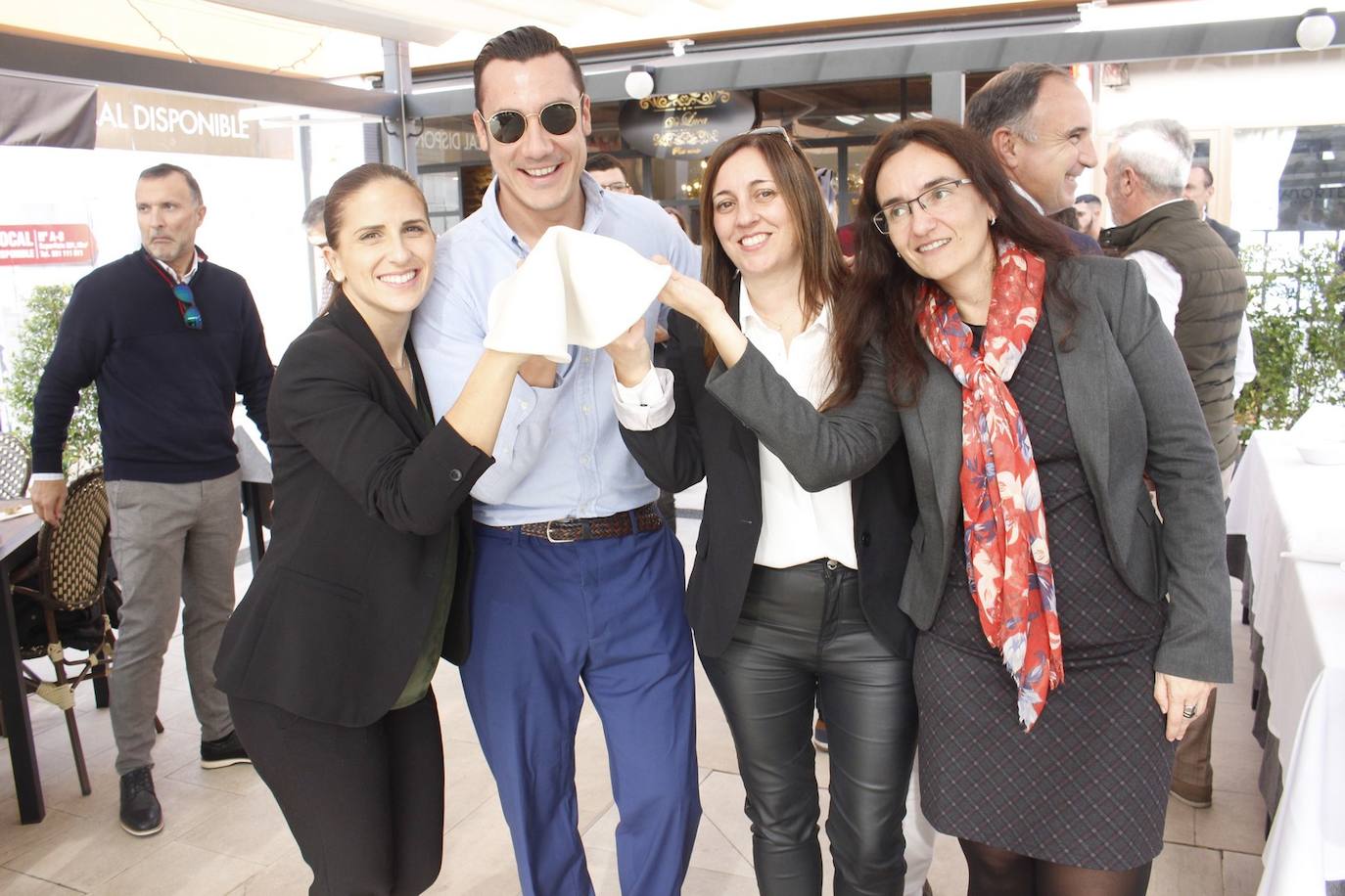 El Restaurante Da Lucca acoge una nueva edición de Sponsor Team. En la foto, Elena Díaz, David Pérez, Lidia González y Eva Pérez.