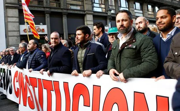 Apenas 1.500 personas se manifiestan a favor de la Constitución en Barcelona