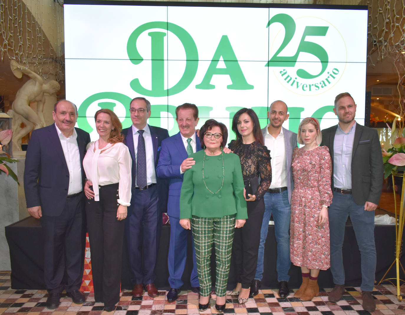 Da Bruno celebra sus 25 años en Marbella: La familia Da Bruno al completo, con los fundadores al frente, Bruno y Giuseppina Filippone, Giancarlo Papparuso y Marcella Filippone.