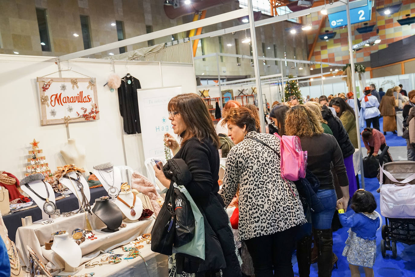 Hasta el lunes se pueden realizar compras, comer o asistir a actuaciones en el Palacio de Ferias de Málaga 