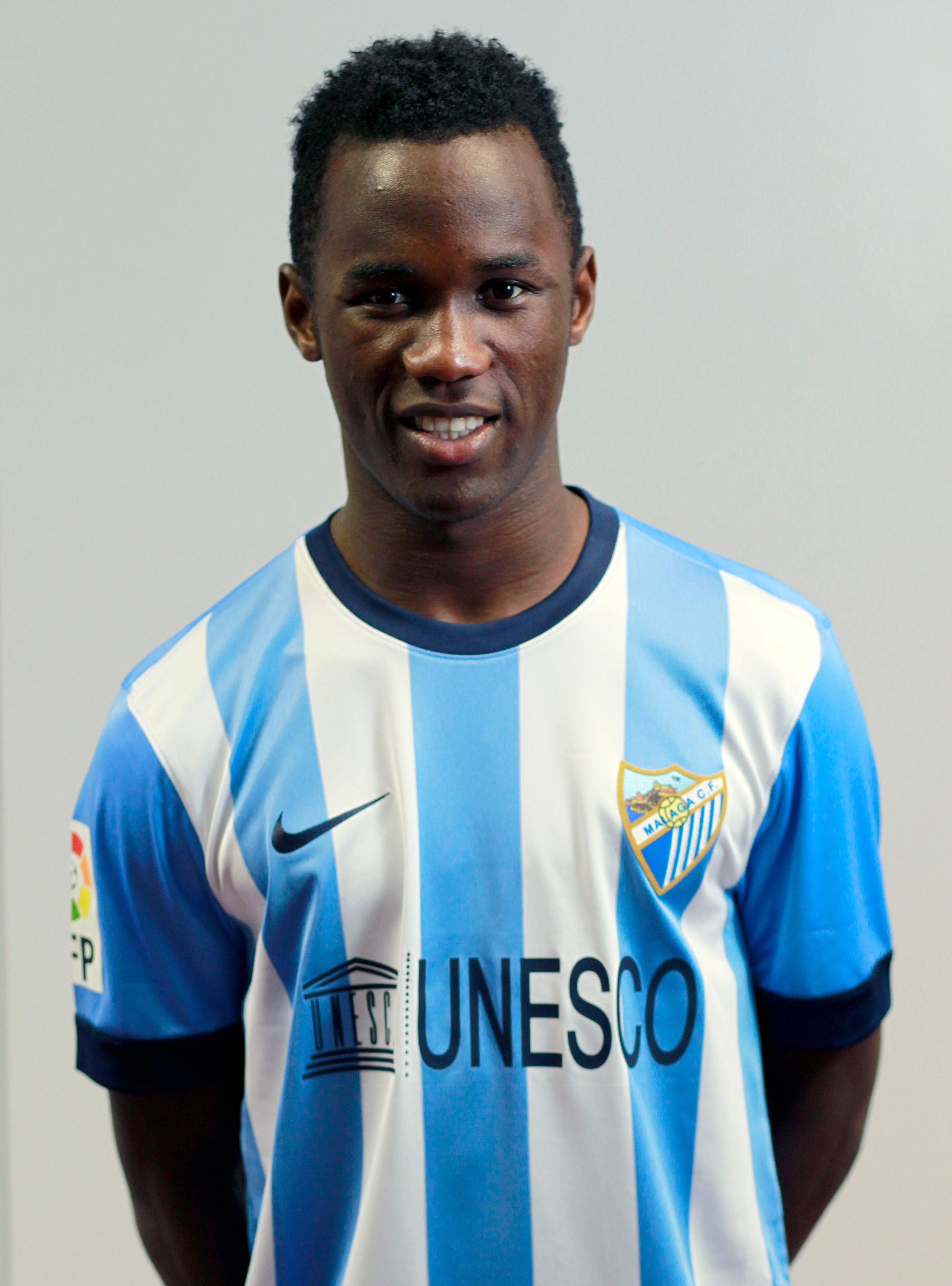 Repasamos las imágenes del precoz excanterano del Málaga que vivió un calvario de traspasos durante un año y medio, y finalmente encontró estabilizarse en la Liga belga. El camerunés se sincera para SUR sobre su salida del club blanquiazul, envuelta en polémica, y sus planes futuros.
