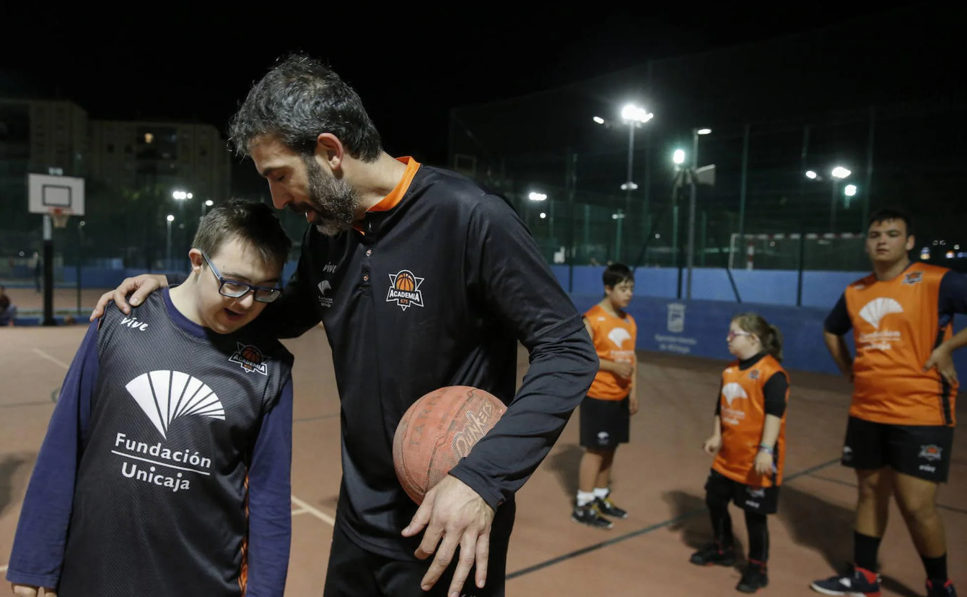 Berni Rodríguez, con Nacho en el entrenamiento de los superbasket