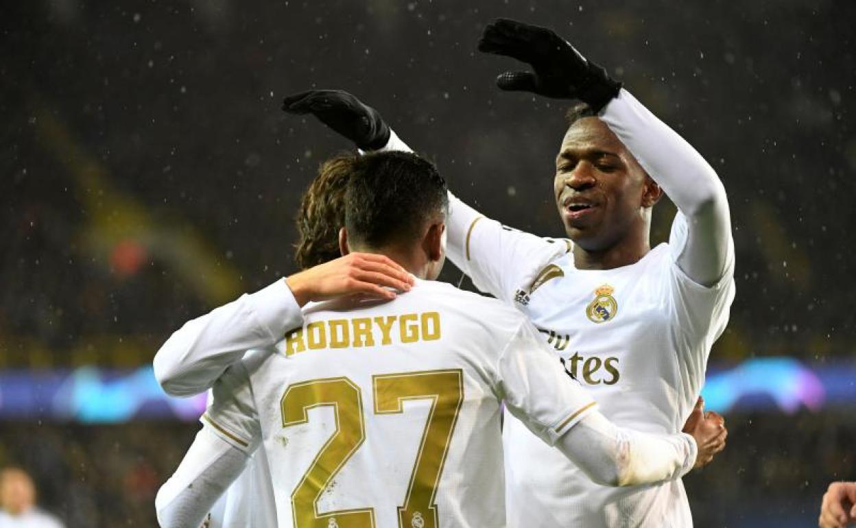 Rodrygo y Vinicius celebran el gol del primero.