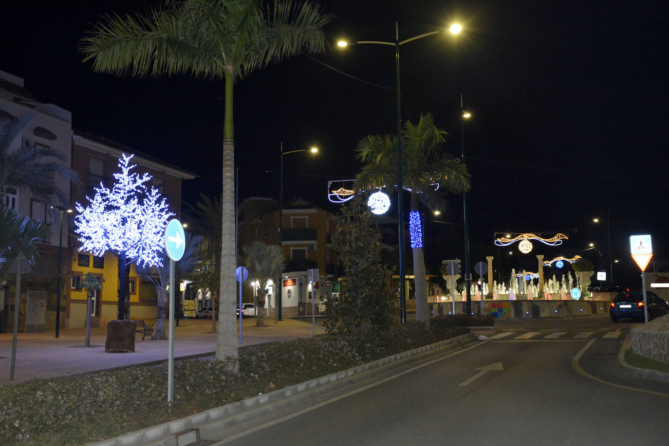 Así luce la iluminación navideña en los principales municipios de Málaga. En la imagen, el alumbrado de Alhaurín de la Torre.